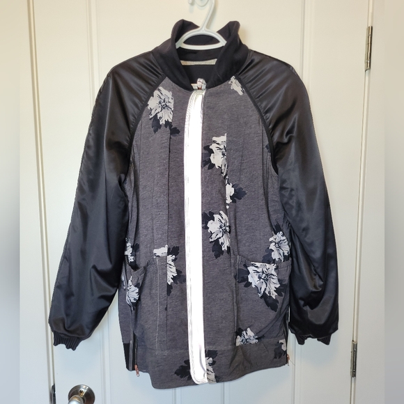 Lululemon Both Ways Bomber Jacket - Picture 6 of 6